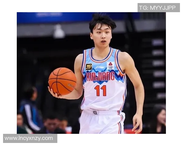 齐麟：从篮球新星到职业生涯的辉煌之路探索与成长的故事